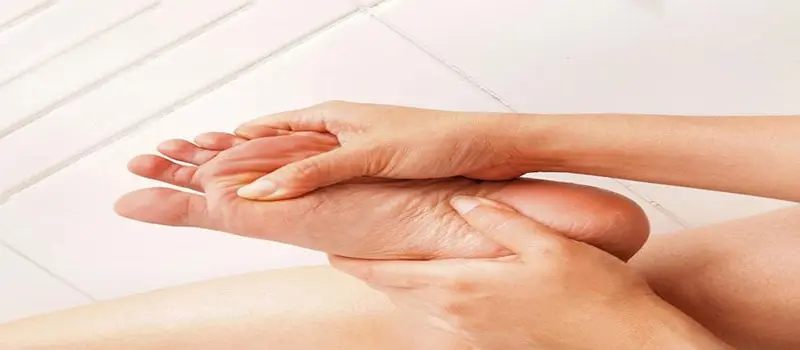 یچ خوردگی مچ پا هنگام راه رفتن و دیدون شایع‌ترین عامل بروز درد مچ پا می‌باشد.